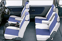 
	写真はいずれも「ディアスワゴン」。インテリアは明るい雰囲気となった。
	 