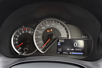 メーターのデザインも変更され、よりスポーティーな印象となった。