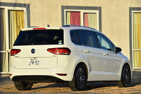 「ゴルフ」のプラットフォームを利用したコンパクトミニバンの「ゴルフトゥーラン」。新型は2代目のモデルに当たる。