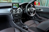 写真の7インチディスプレイは、標準装備品。