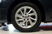 「S」と「X」がフルホイールカバー装着の15インチスチールホイール、「G」が写真の16インチアルミホイールとなる。