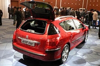 SWのリアハッチのウィンドウは独立して開閉可能。