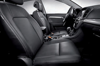 「シボレー・キャプティバ」に“オールブラック”な特別限定車の画像