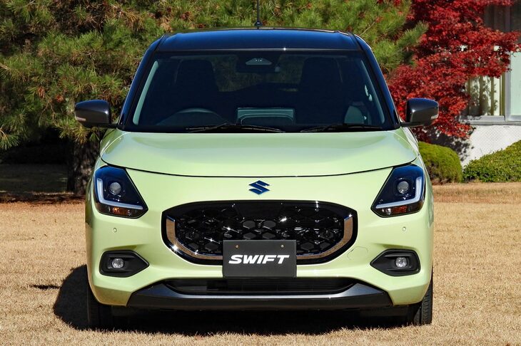 渕野「ちょっとわかりづらいけれど、新型『スイフト』ってボンネットが乗っかっている車体中央のカタマリと、ヘッドランプが付いているフェンダーのカタマリが別体なんですよ。それも古いクルマっぽい雰囲気をかもし出しているんです」