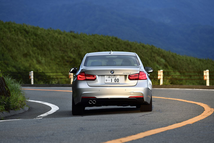 今回は370kmあまり試乗し、燃費は12.6km/リッター（満タン法）となった。