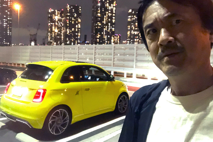 今回は、2023年10月に国内導入が発表されたアバルト初の電気自動車「アバルト500e」で、夜の首都高に出撃した。同車は「これまでのブランドDNAを継承しつつ次世代のアバルトを象徴する」とうたわれるモデルだ。車両本体価格は615万円。