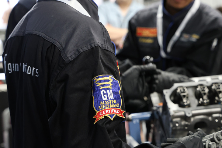 分解作業は上級資格を持つGMマスターメカニックが担当。