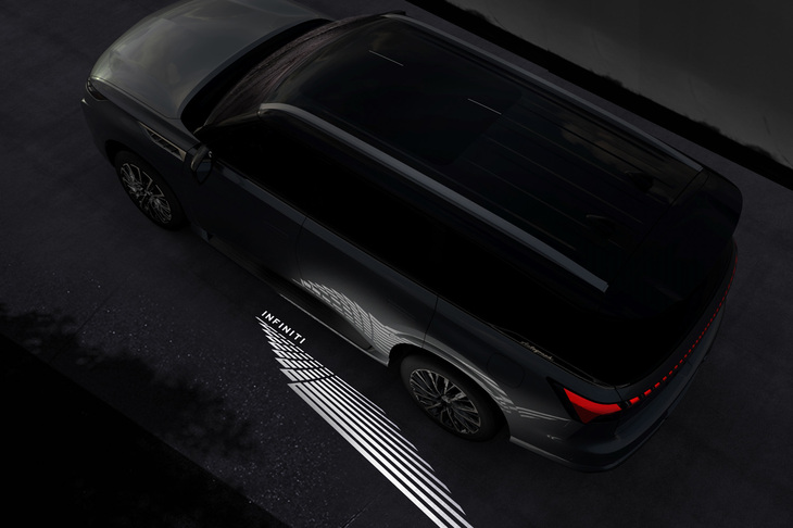 車両のサイドステップから路面を照らす「INFINITI ライトパス」を採用。日本のおもてなしを表現したという。