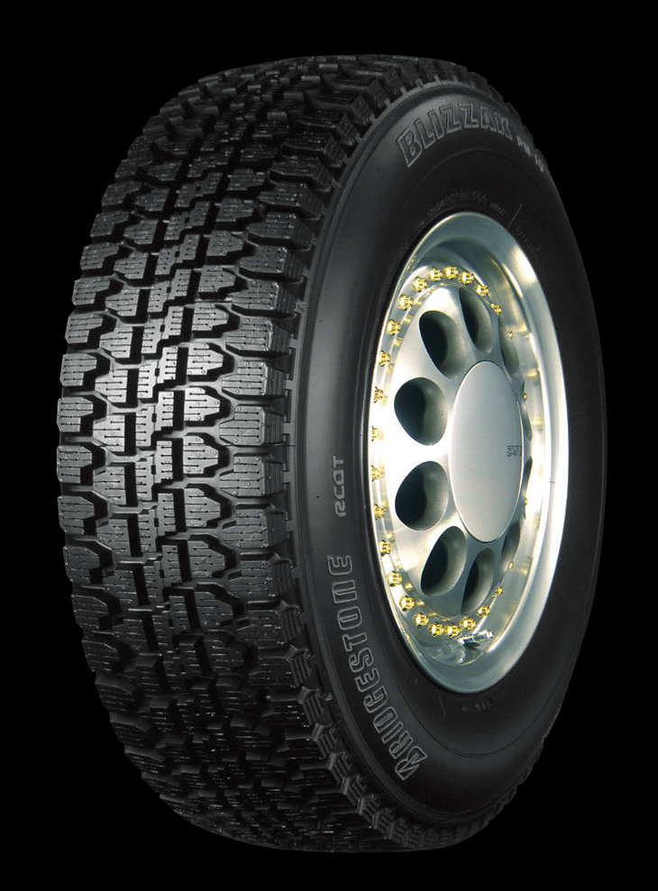 ブリヂストンの独自技術「発泡ゴム」は、「PM-10」（写真）を含む“初代ブリザック”で初採用された。