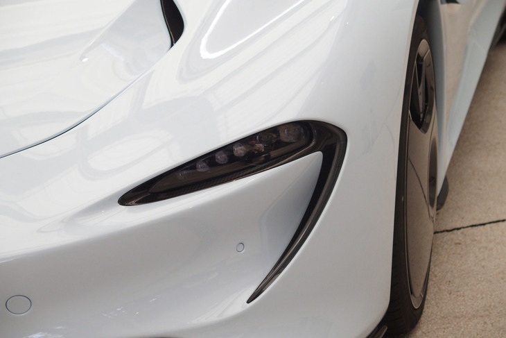 マクラーレン・スピードテール（ヘッドランプ）