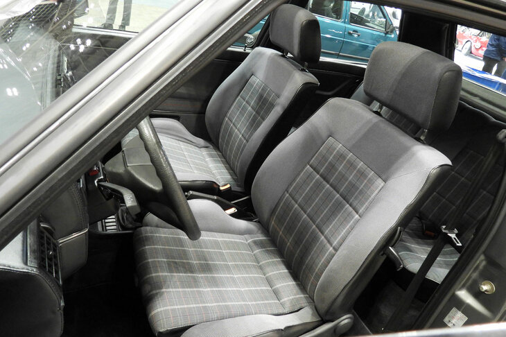 フォルクスワーゲン・ゴルフGTI-16 v（1990年）