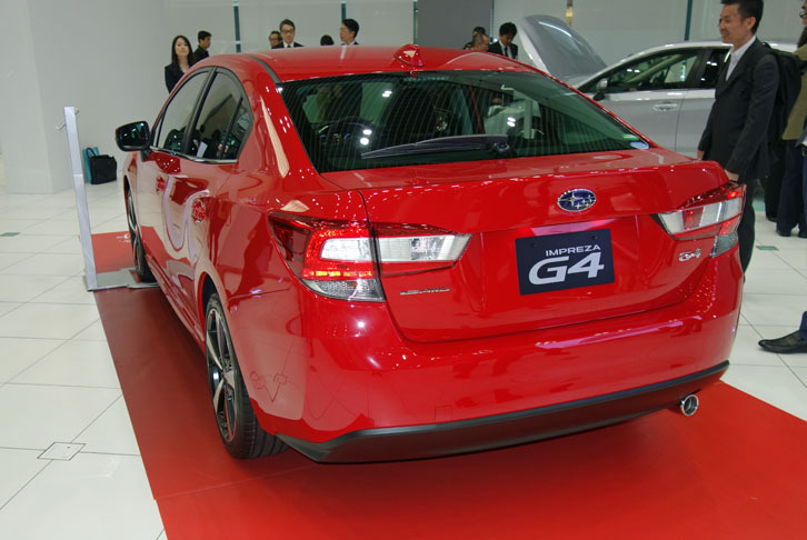 「インプレッサG4」。写真のボディーカラーは「ピュアレッド」。