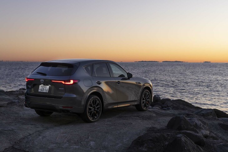 マツダのラージモデル商品群の第1弾としてデビューした「CX-60」。エンジン縦置きの新しいプラットフォームを使っている。