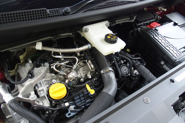 ルノー・日産・三菱アライアンスとダイムラーにより共同開発された1.3リッター直4直噴ターボエンジンは最高出力131PS、最大トルク240N・mを発生。このボディーに対して131PSは力不足なのでは？　という懸念は取り越し苦労だった。