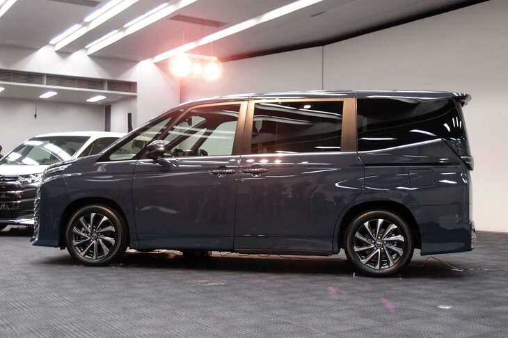 トヨタ・ヴォクシーS-Z（7人乗り／ハイブリッド車）