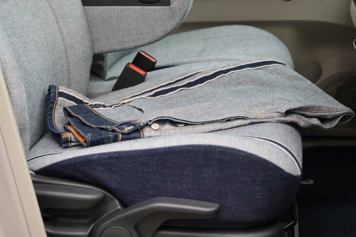 日産ルークスBEAMSカスタマイズド コンセプト（ジーンズの裏地との対比）