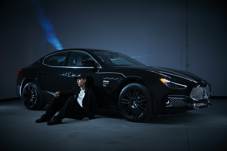 「ギブリ オペラネラ」と「フラグメント・デザイン」のコラボレーショングッズ。