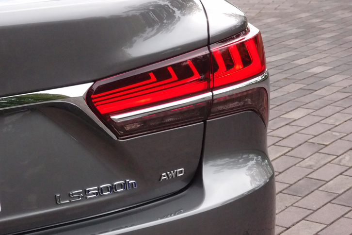 LS500h“バージョンL”（リアコンビランプ）