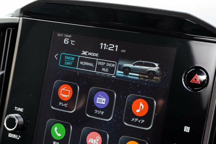 「X-MODE」の“操作ボタン”は、タッチスクリーン最上段の一等地に配置。機械式のコントローラーは廃止されたが、このあたりの操作性はしっかり考慮されている。