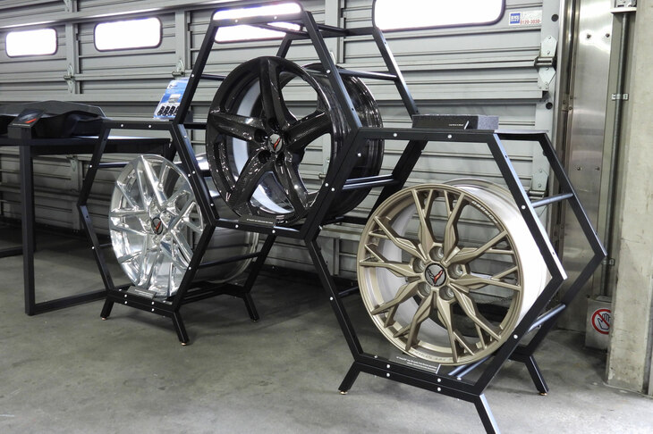 純正用品のホイール。