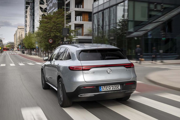 「EQC400 4MATIC」が0-100km/h加速に要する時間は5.1秒。最高速は180km/hに制限される。