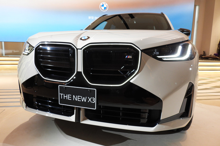 BMW X3 M50 xDrive（フロントマスク）