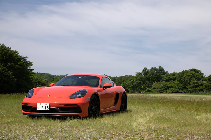 往路で試乗した「718ケイマンGTS」。“兄弟”の「718ボクスターGTS」とともに、2017年のロサンゼルスショーで世界初公開された。