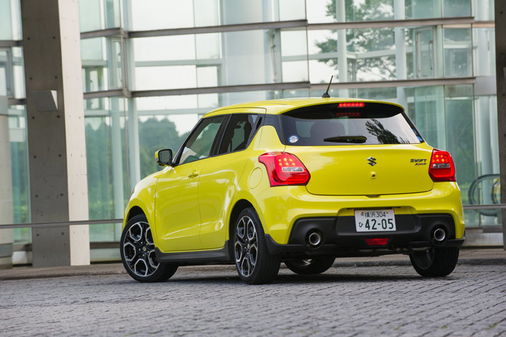 フルモデルチェンジにより、スズキの新世代プラットフォーム「ハーテクト」の採用車となった「スイフトスポーツ」。ボディー剛性の向上とともに、従来モデル比で70kgの軽量化も実現している。