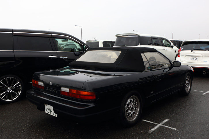 「シルビア コンバーチブル」。S13シルビアの前期型「K’s」をベースに開発されたオープントップモデルで、電動ソフトトップが採用されていた。トランスミッションはATのみだった。