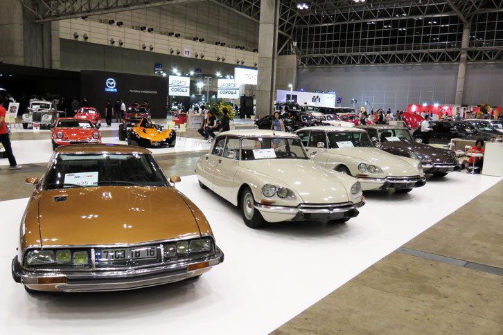 アウトニーズのブースの様子。