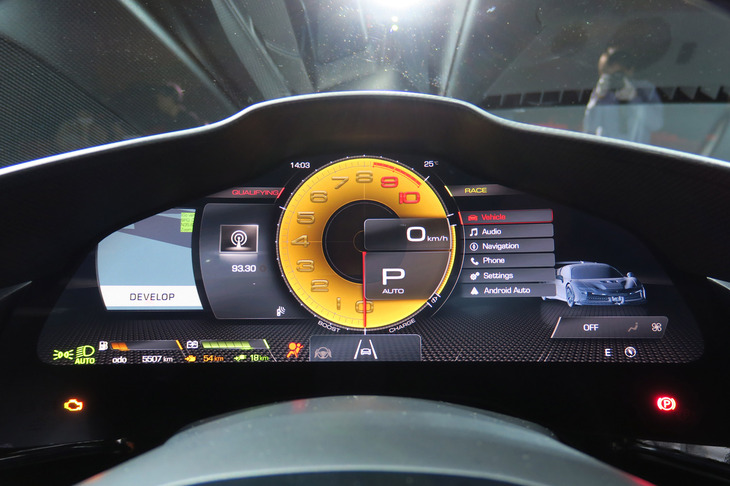 フェラーリSF90 XXストラダーレ（デジタルインストゥルメントクラスター）