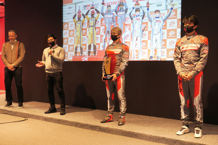 イベントにはSUPER GTのGT300クラスに「アウディR8 LMS」で参戦するAudi Team Hitotsuyamaの関係者も参加。レースへの意気込みを語った。写真は左から、Audi Team Hitotsuyamaの近藤 翼選手と川端伸太朗選手、チーム代表の一ツ山亮次氏、アウディ ジャパンのフィリップ・ノアック社長。