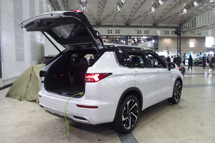 三菱アウトランダーPHEV／三菱自動車