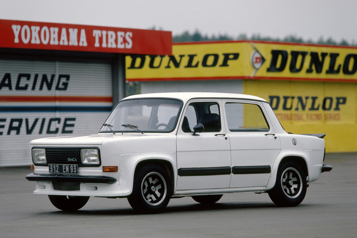 通巻700号記念企画のページから。写真の「シムカ1000ラリー3」を“いま乗りたいクルマ”に選んだCGのOBは誰でしょうか？（photo：CG Library）