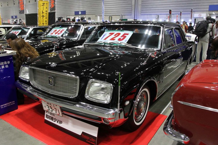 Profit 昭和希少VIPが出展していた初代「トヨタ・センチュリー」。「練馬3」のシングルナンバーが付いた、3リッターエンジンを積んだ、屋号のとおり希少な初期型で、725万円。