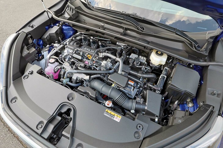 パワーユニットには1.5リッターガソリンエンジンにモーターを組み合わせたハイブリッドを採用。登降坂やコーナーを読み取って加速・減速トルクを制御し、スムーズな走りをアシストする。