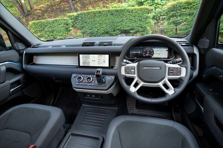 インテリアカラーは試乗車の「エボニー」のほか「ベージュ」と「カーキ」も追加コストなしで選べる。