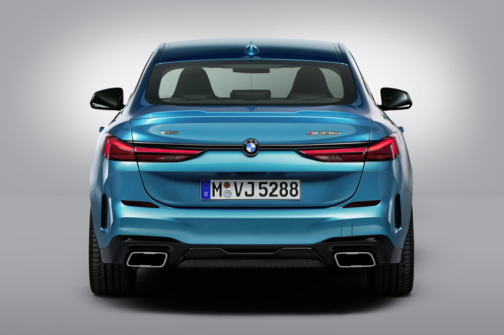 L字型をモチーフとしたリアコンビネーションランプを採用。