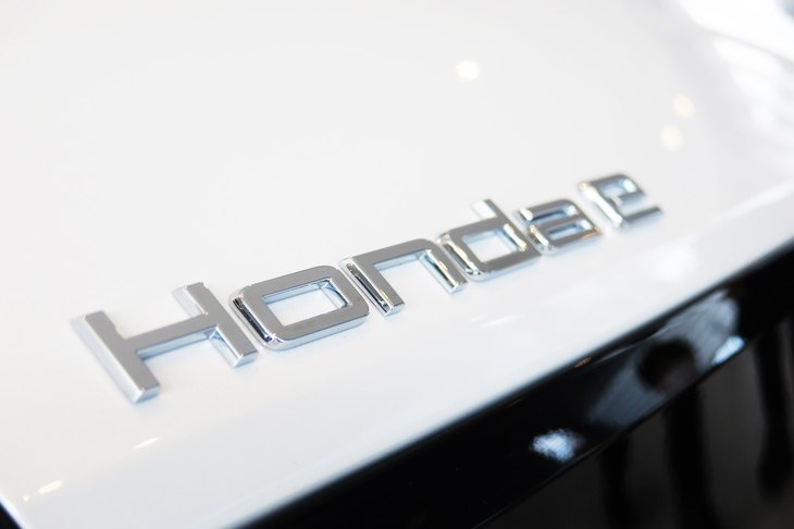 今となっては懐かしい、ホンダ初の量販EV「ホンダe」の車名ロゴ。