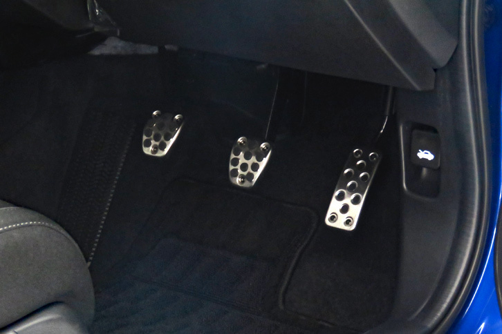 ホンダ・シビックハッチバック（6MT車のフットペダル）