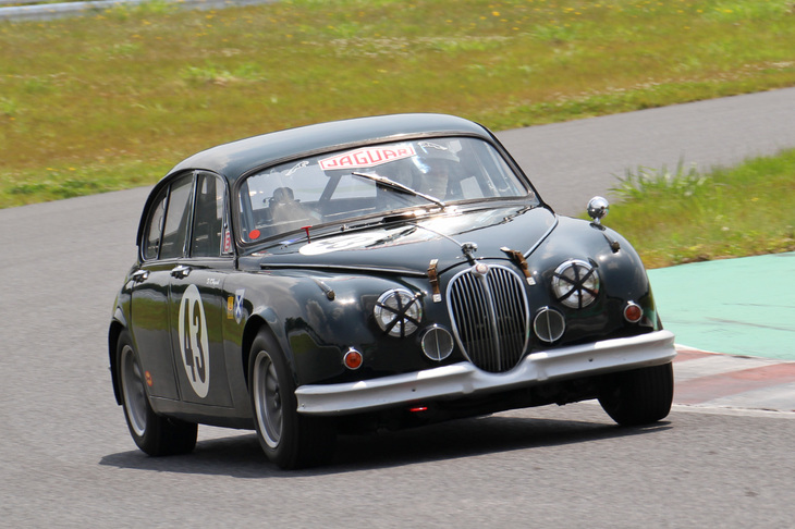セブリング 40m トロフィーで9位となった1964年「ジャガーMk2 3.8」。