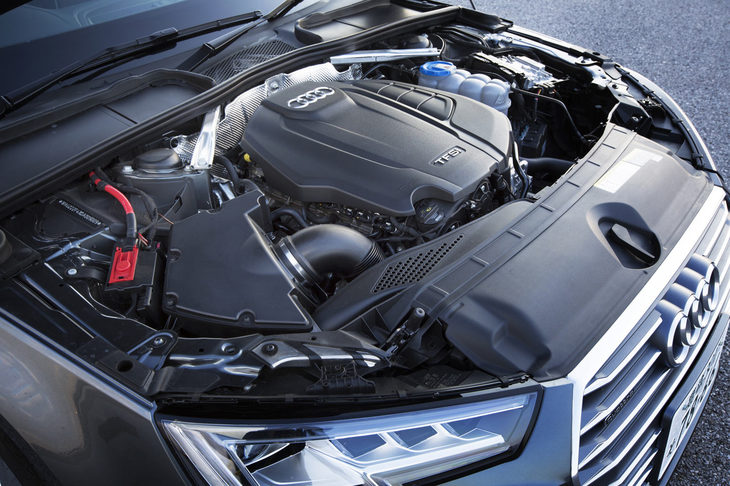 5代目「アウディA4」に搭載される2リッター直4ターボエンジン。従来モデルより41psの出力向上と20Nmのトルクアップを果たしながら、14％の燃費改善も実現している。