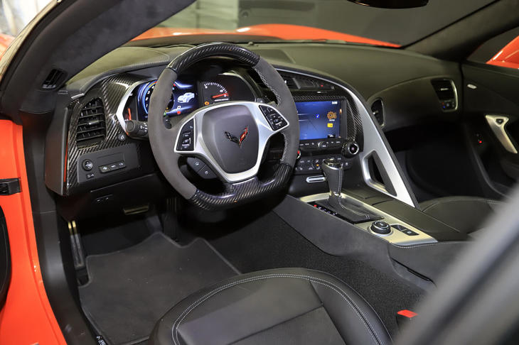 シボレー・コルベット グランスポーツ“Sebring Orange 65 Edition”（セブリングオレンジ65エディション）（インテリア）
