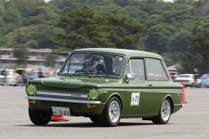 続く4位は「ヒルマン・スーパーインプ」。F1用エンジンもつくっていたコベントリー・クライマックス設計の総アルミ製SOHCエンジンをリアに積んだ「Mini」のライバル。