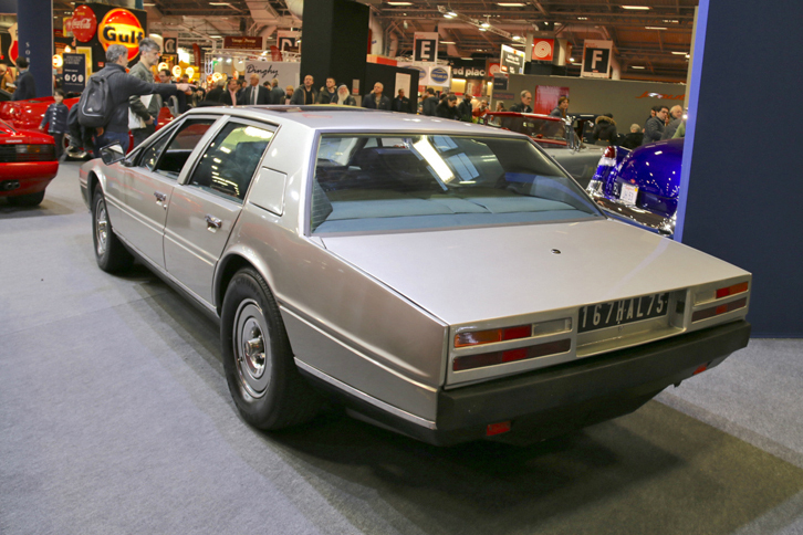 リアスタイル。古典的な高級感はなくとも、端正な雰囲気が漂う。