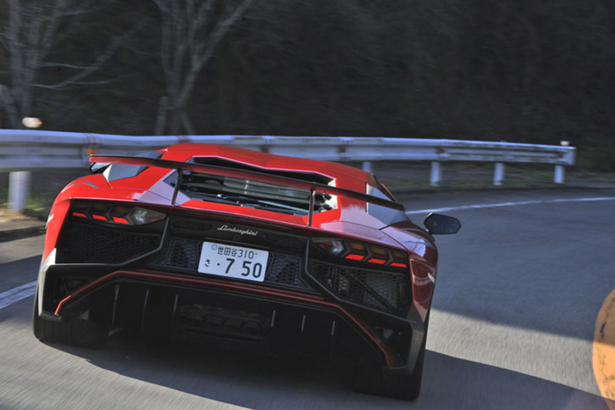 ランボルギーニ・アヴェンタドールLP750-4 スーパーヴェローチェ（4WD