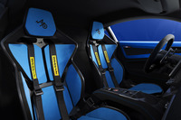 「A110 R70ブルーアルピーヌエディション」のシート。