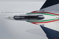 緑と赤のラインは、風洞実験における整流された空気を想起させる。