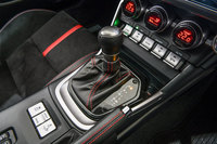 6段ATについては、スポーツモードの制御を変更。“マニュアルモード要らず”の、ストレスのない気持ちのいい走りを実現したという。