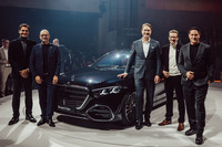 「Sクラス」のマイナーチェンジモデルの発表会より、写真向かって右端がワグナー氏。同車の発表会は2026年1月29日、この2日後にワグナー氏は退任となった。